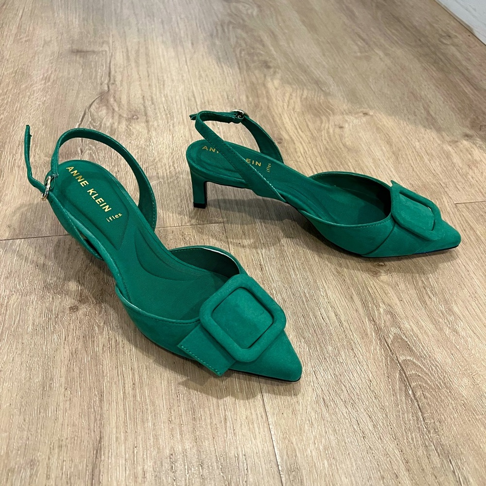 BRAND NEW Forest Green Anne Klein iflex kitten heel sling back mule.